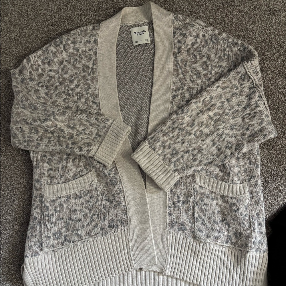 Abercrombie Women's Cheetah print cardigan